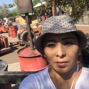 Meet your Posher, Veronica